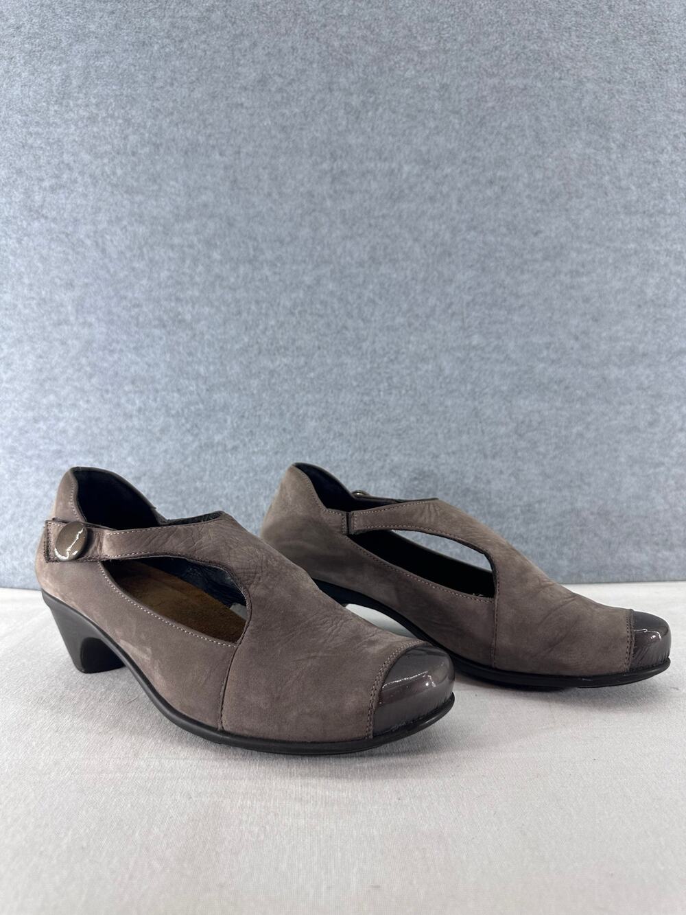 NAOT Women’s sz 41 (10) Taupe T Strap Heel Comfort Workwear Mary Jane Neutral